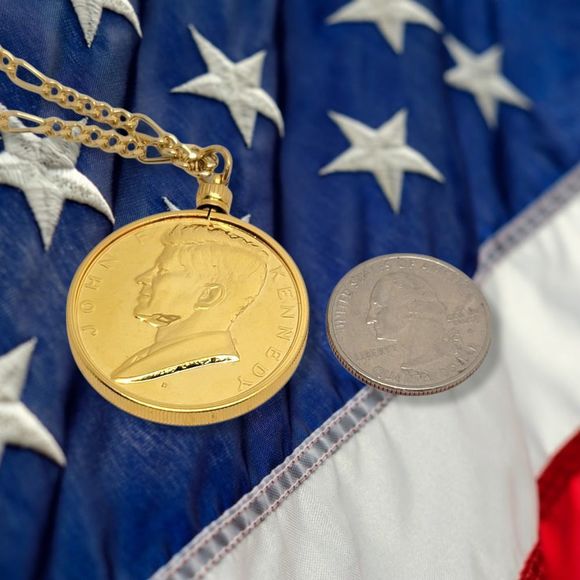 Vintage JFK Framed Gold Plated Bronze Commemorative1961 Innagural Coin - Picture 8 of 8